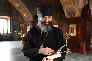 Откройте любой церковный календарь. Там будут четыре многодневных поста: Рождественский, Великий, Петровский и Успенский. Посты у нас всегда обозначаются по концу. Петровский пост называется так, потому что 12 июля по новому стилю будет праздник Петра и Павла. А Успенский пост кончается Успением Пресвятой Богородицы 15 августа.