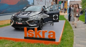 Усиленный двигатель и 173 лошадиные силы: На ПМЭФ показали гоночную Lada Iskra Sport