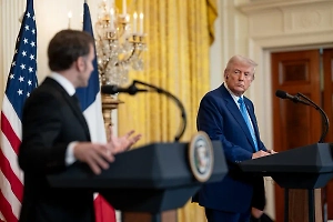 Поездка Макрона в Гренландию вывела Трампа из себя