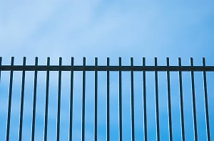 Труп женщины с застрявшей в заборе головой нашли в Нижегородской области