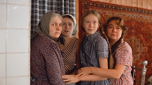 «Золотое сердце»: Оля из фильма «Любовь и голуби» рассказала о съёмках с лучезарной Теняковой