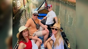 Появилось общее фото Валиевой и Нестерова с отдыха в Венеции