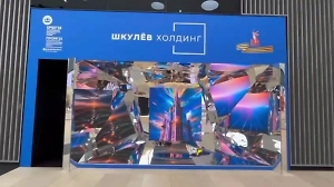 Отражение постгуманистической эпохи: «Шкулёв Холдинг» представил на ПМЭФ цифровой арт-куб