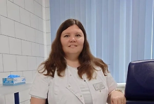 Серные массы в слуховом проходе, или пробки, долгое время могут никак не беспокоить своего «хозяина», но при попадании воды в ухо появляется чувство заложенности.