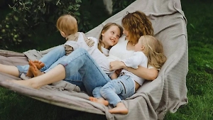 Спасательный гид: Врач-инфекционист рассказала, как уберечь ребёнка от дачных опасностей