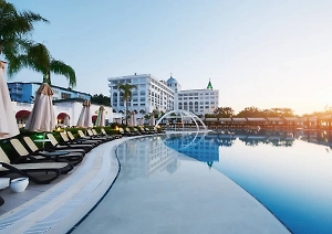 Турист впал в кому из-за опасных бактерий в отеле в Турции