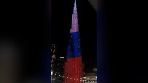 Бурдж-Халифа в Дубае озарилась цветами триколора в День России