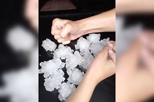 Погода нелётная: Град и ливень обрушились на несколько регионов России