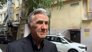 «Для меня она останется живой»: Звезда «Сватов» будет скучать по «убойным анекдотам» от Талызиной