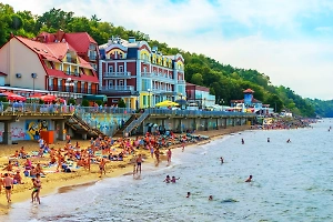 Самые недорогие курорты в России на июль: куда ещё остались билеты