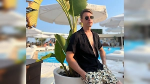 Адвокат раскрыл Life.ru, что грозит «гуру секса» Алексу Лесли за скандальный «телесный тренинг» в центре Москвы