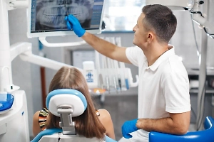 И виниры вдогонку: Пациентка вышла с нервным срывом из стоматологии, узнав цену лечения