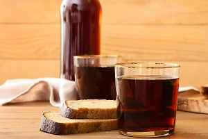 Придаёт бодрость и повышает выносливость: Эксперт раскрыл Life.ru секрет полезности кваса