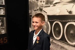 «Хотел спасти»: 10-летний герой из Курской области защитил российских военных от ВСУ