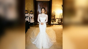 Санчес выложила новые фотографии со свадьбы с Безосом, показав роскошное платье