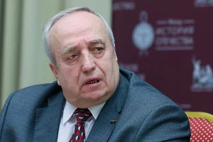 «Не въездной»: Российского экс-сенатора Клинцевича депортировали из Армении
