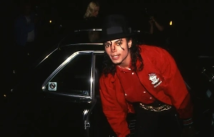 Порезы, синяки и ссадины: Обнародованы новые детали вскрытия Майкла Джексона