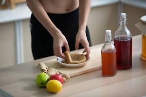 Сплошные углеводы: Врач развенчала мифы о похудении на чайном грибе