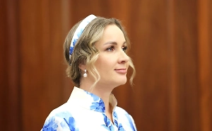«Наши традиции»: Пресс-служба Львовой-Беловой рассказала о её необычном наряде на встрече с Путиным