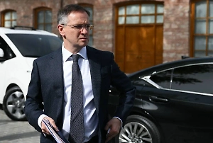 Мединский показал переданный Украиной список из 339 фамилий детей 