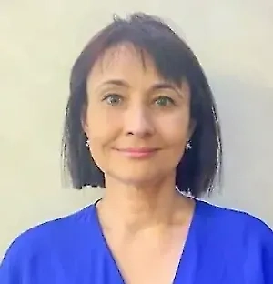 Для купания важно выбирать только проверенные и разрешённые места. Другие водоёмы могут быть опасны. Вода в них нередко содержит бактерии и паразитов, которые способны вызвать инфекции кожи, кишечные заболевания и другие проблемы со здоровьем. Дно сомнительных водоёмов может быть опасным — с камнями, корягами, стеклом, пластиком и другими отходами, а также с резкими перепадами глубины. А это грозит травмами. Кроме того, в разрешённых местах обычно есть службы спасения, которые придут на помощь в случае опасности. В непроверенных водоёмах полагаться можно лишь на себя или окружающих.