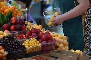 Секреты удачной покупки: Эксперт объяснил, как выбрать вкусные ягоды без риска для здоровья  