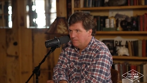 «Не похоже на бензоколонку?»: Журналисты Гринвальд и Карлсон высмеяли западные стереотипы о России