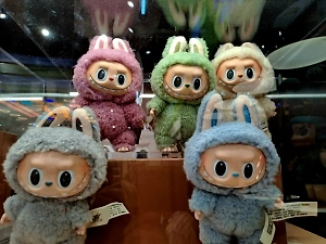 «Лабубный айболит» разбогател в Китае на волне хайпа пушистых монстров