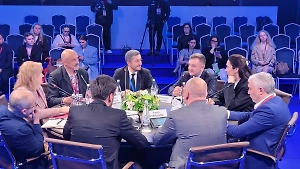 Роботы и нейросети: Сферы профессий будущего обсудили на ПМЭФ-2025