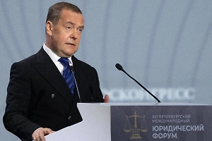 Медведев предложил больным первертам из Киева посетить Чернобыль и увидеть «красочный сериал»