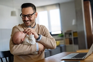 В России предложили создать «курсы молодого отца»