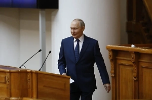  Путин освободил от должности Денисова из МЧС и Хабарова из ФСИН