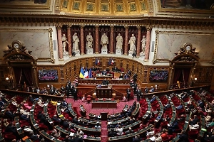 Массовое отравление депутатов остановило работу Верховной рады до 24 февраля