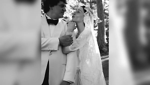 «Выглядит весьма комично»: Профессор моды нашла изъян в свадебном образе Ивлеевой