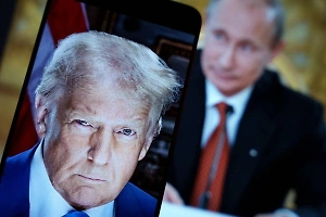 Ушаков: Телефонный разговор Путина и Трампа продлился почти час