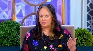 «Баба-Яга в 95»: Зрители раскритиковали Гузееву после кардинальной смены образа