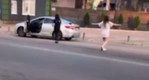 Смелые украинки станцевали под песню «Матушка-земля» под Киевом 