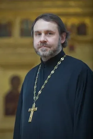 Основные двунадесятые, великие праздники имеют особый устав. Согласно этому уставу, следующий день после таких праздников называют попразднством. В этот день вспоминаются и продолжаются события, связанные с главным праздником.