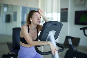 Спортивный врач рассказала, стоит ли отказываться от тренировок в жару