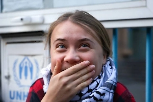 Боевые корабли и БПЛА: Израиль перекрыл яхте с Тунберг и актёром «Игры престолов» путь в Газу