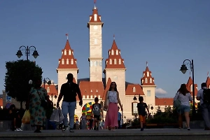 Людей спасли с заклинившего аттракциона в парке «‎Остров мечты» в Москве