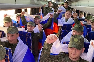 «Не сломались, стояли до конца»: Мединский показал фото вернувшихся из плена молодых российских военных