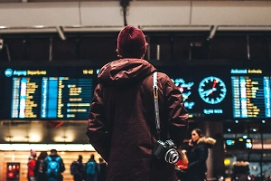 В аэропорту Саратова ввели ограничения на приём и выпуск самолётов