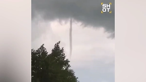 Поваленные деревья, затопленные улицы: Ураган вновь обрушился на Москву и область