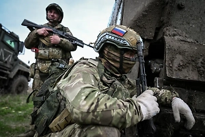«Берут в клещи»: Военный эксперт раскрыл новые точки активности Армии РФ в зоне СВО