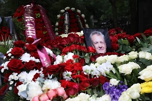 Юрия Мороза похоронили в одной могиле с Левтовой на Ваганьковском кладбище