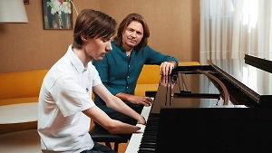 Минус руки, плюс гений: Как мальчик из детдома стал пианистом, который вдохновил даже Дмитрия Маликова