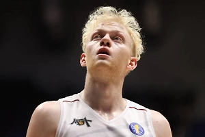 Российских дипломатов всё ещё не пустили к задержанному в Париже баскетболисту Касаткину