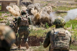 Новости СВО. Освобождены Зелёная Долина и посёлок Карла Маркса, ВСУ отбросили от Курской области, Трамп шантажирует Россию санкциями, 12 июля 