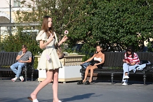 Забыть про кофе и не напрягаться: Врач назвала 5 главных правил, которые спасут ваше сердце в жару